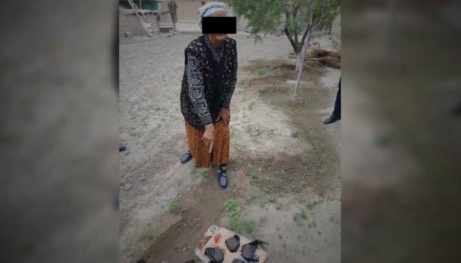 Фарғонада 74 ёшли аёлнинг уйидан 1 кг гашиш топилди